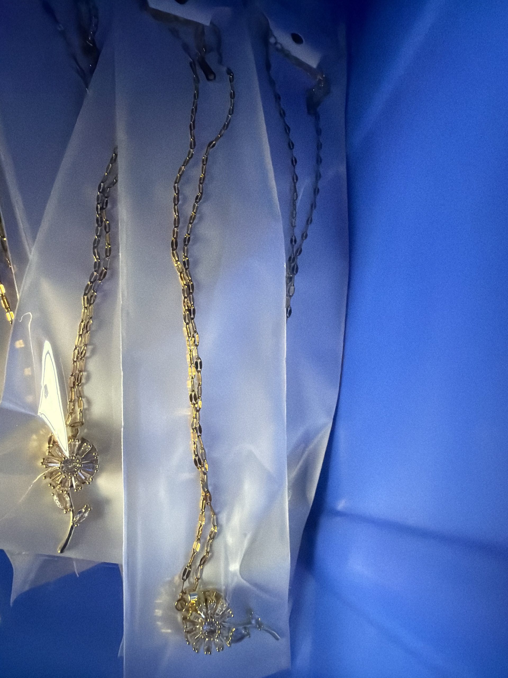 Sunflower Rotatable Necklace, Fashionable and Niche Design, High-End Trendy Clavicle Chain, Factory Direct Sales, Instagram Style - Image 9