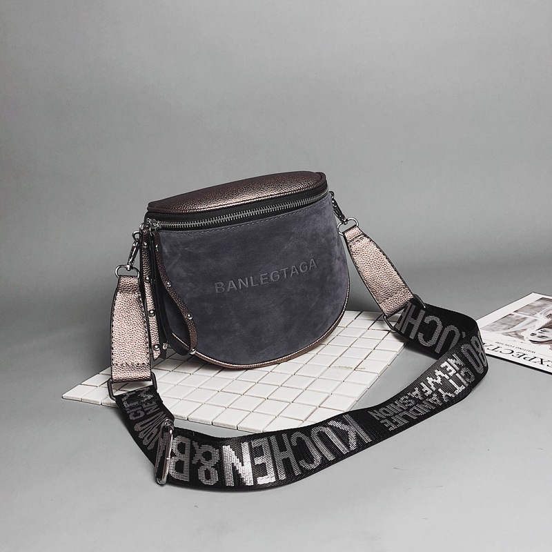 European and American fashion messenger small bag female 2020 winter foreign trade new broadband shoulder bag Hong Kong style retro frosted saddle bag - Image 9