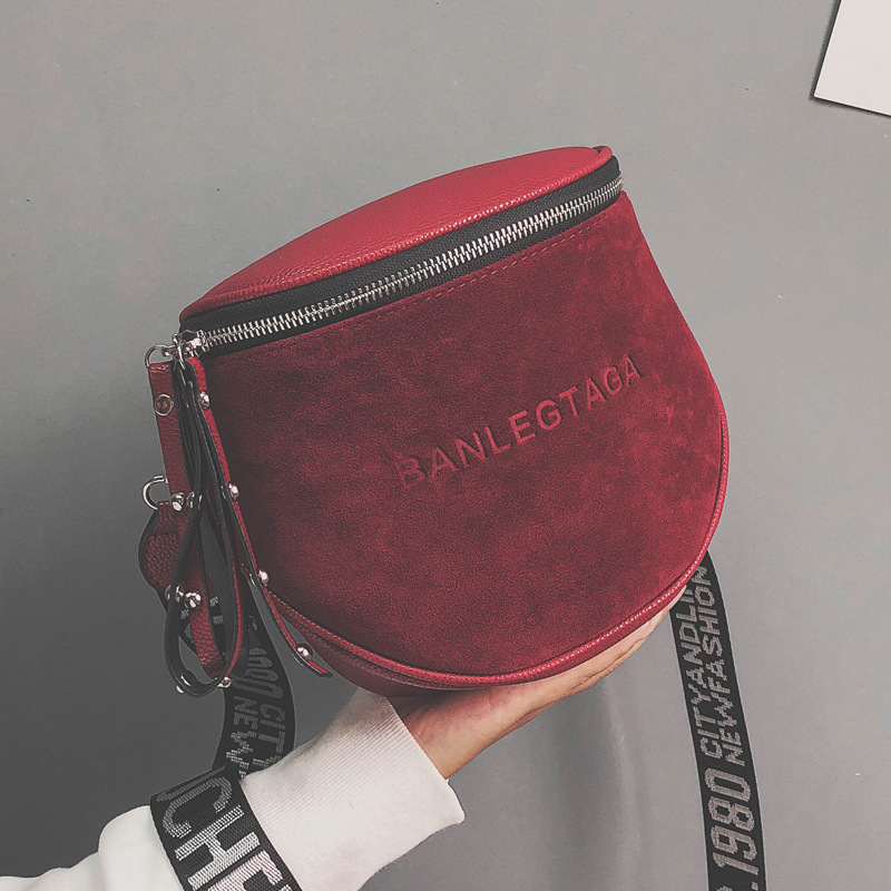 European and American fashion messenger small bag female 2020 winter foreign trade new broadband shoulder bag Hong Kong style retro frosted saddle bag - Image 4