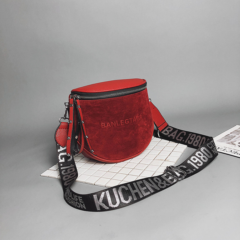European and American fashion messenger small bag female 2020 winter foreign trade new broadband shoulder bag Hong Kong style retro frosted saddle bag - Image 3