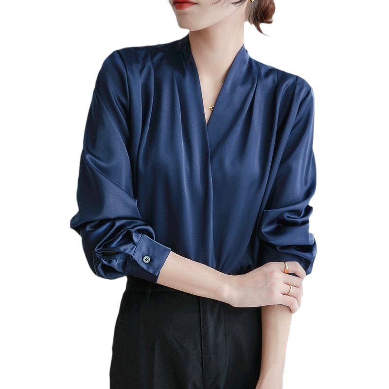 Real photos of 2025 Spring White Long-Sleeved Women's Shirt, French-Style Retro Silk Top, Professional Satin Shirt - Image 4