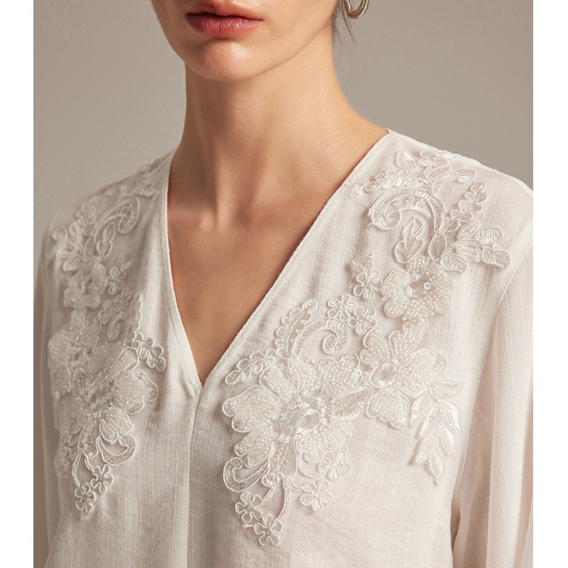 French-style elegant heavy embroidered linen V-neck white shirt for women, new early autumn 2025 style, sophisticated commuter top. - Image 2