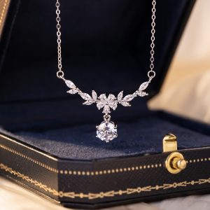 Wisteria Flower 999 Sterling Silver Necklace for Women, Fashionable and Versatile, Niche Style, Zircon Osmanthus Clavicle Chain, Instagram-worthy Flower Pendant