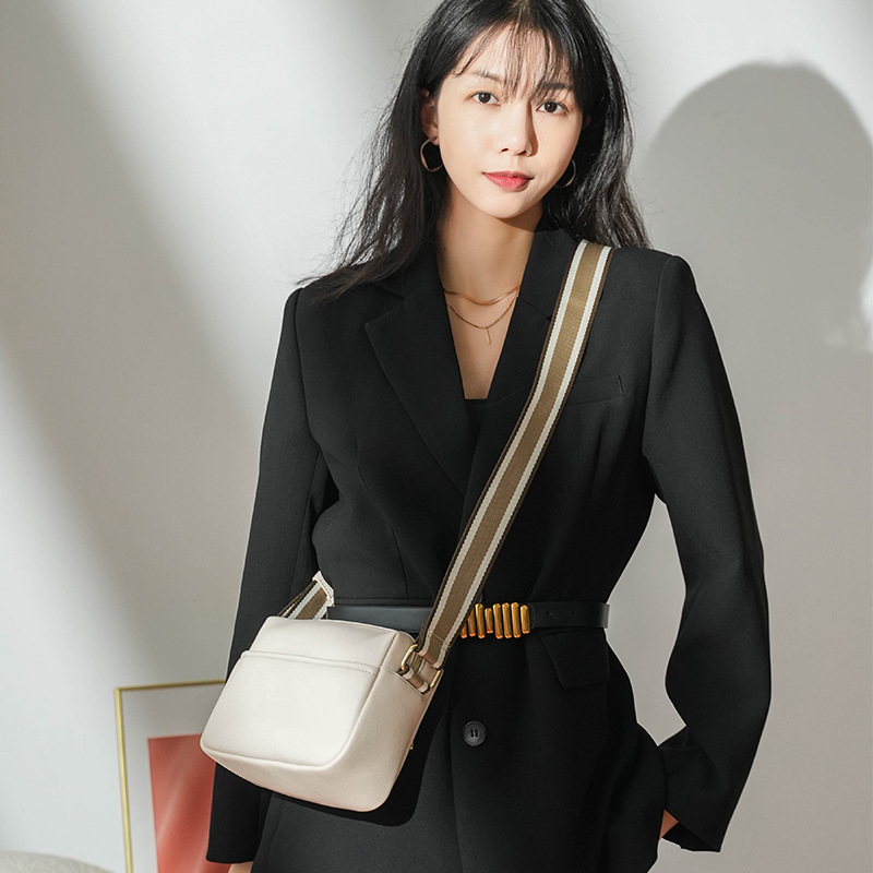 Trendy women's bags 2022 new cross-border foreign trade pure color PU Messenger bag small bag spot ladies shoulder small square bag