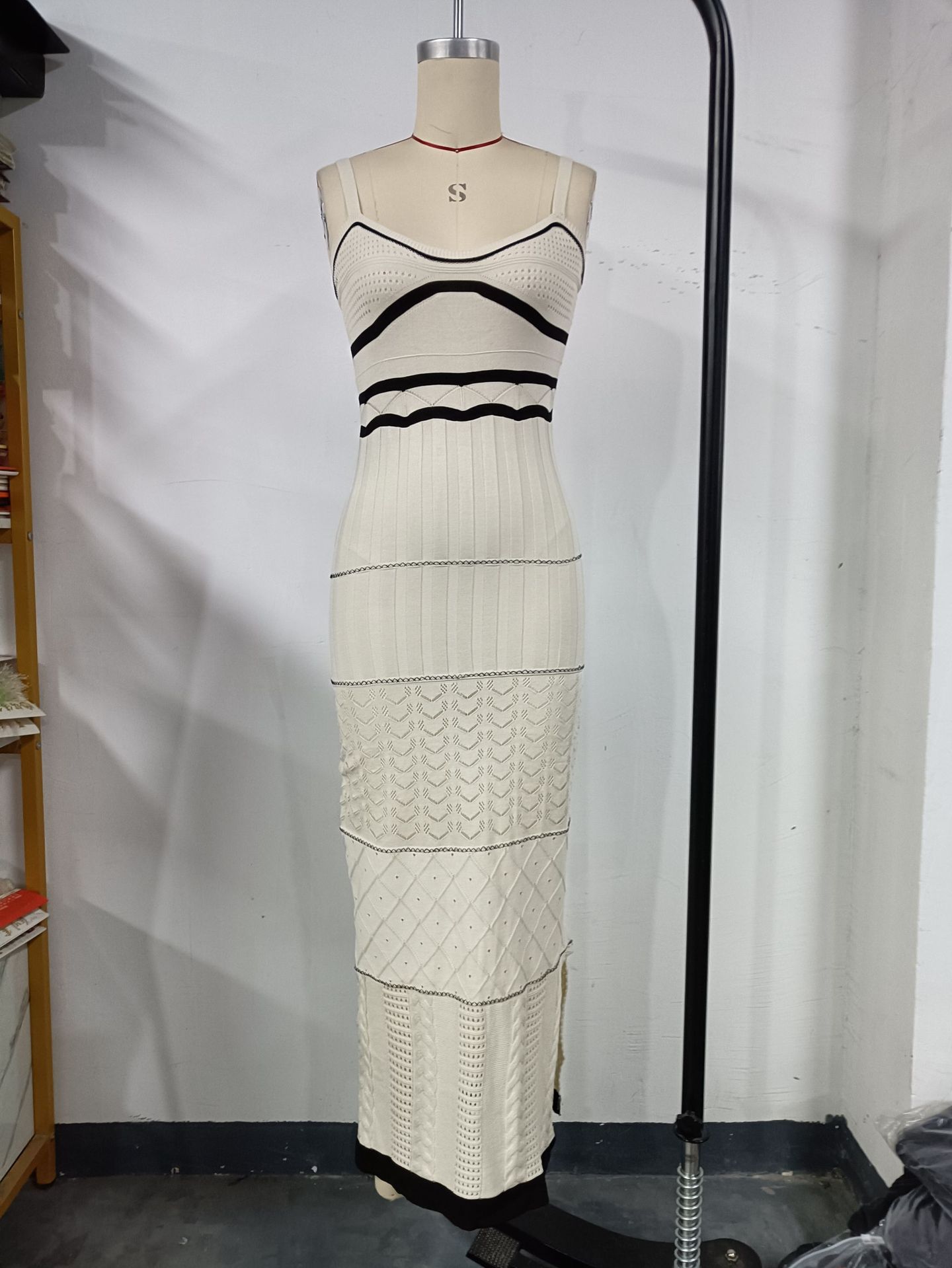 2024 European and American cross-border Amazon new sexy woolen dress suspenders contrast color U-neck low-cut hip-wrapped long skirt - Image 8