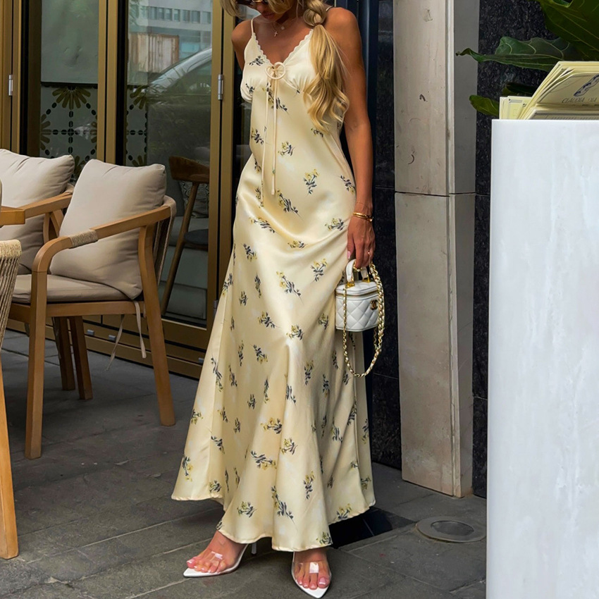 2026 Spring/Summer New Resort Style V-neck Lace Suspender Dress, Cross-border European and American Style, Elegant and Versatile Women's Dress - Image 3