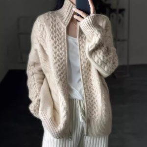 Factory direct wholesale heavyweight 100% wool cardigan, high neck, twisted knit, zipper, warm knitted wool cardigan for women, in stock.