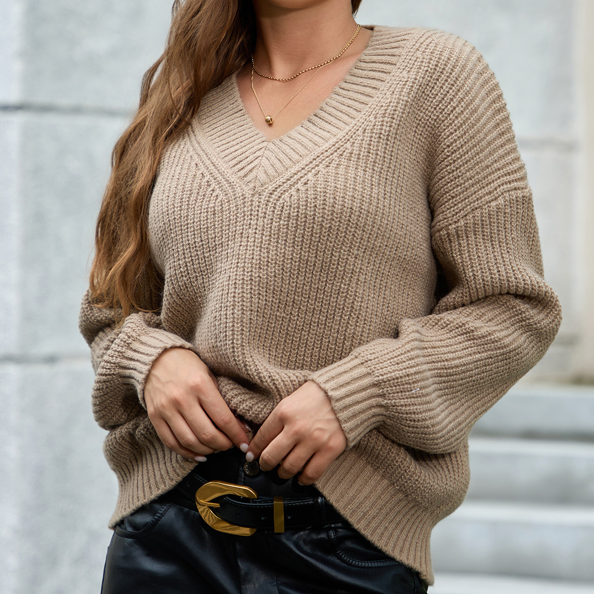 Amazon-style V-neck pullover long-sleeved sweater, cross-border foreign trade women's clothing, fashionable solid color, versatile knitted top.