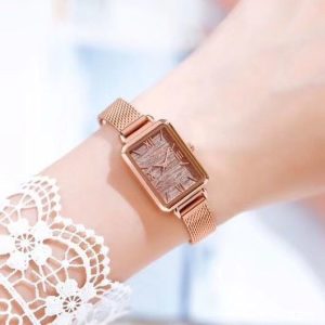 Small green watch vibrato live explosion style Swiss brand square ladies watch student Korean version of quartz watch one piece on behalf of