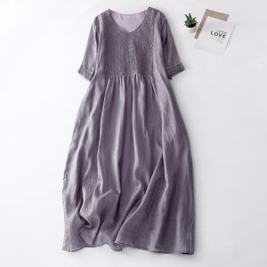 Retro-style accordion pleated cotton and linen dress for women, artistic solid color V-neck ramie long dress, cool and slimming.