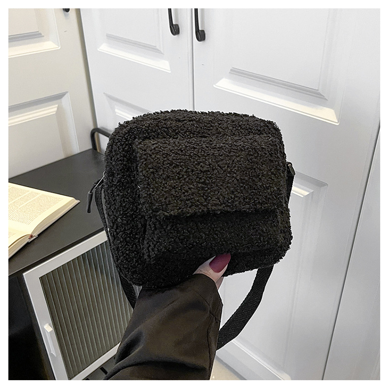 Cute solid color autumn and winter furry one-shoulder armpit small square bag new trendy fashion foreign style plush women's bag - Image 6