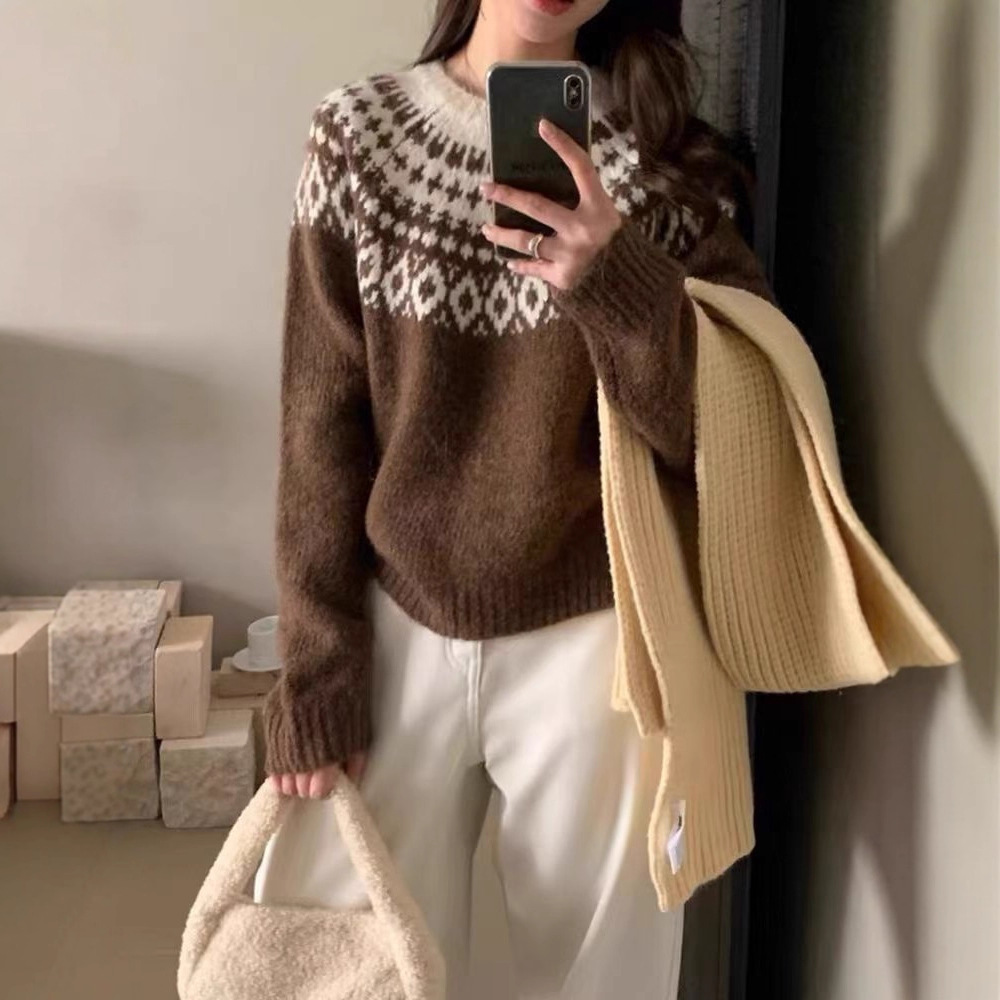 Retro Nordic style, high-end feel, Irish Island sweater pullover women's autumn and winter thicken, perfect for layering under a coat. - Image 4
