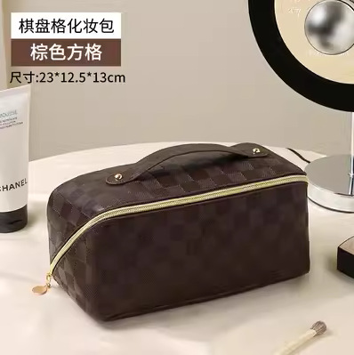 Checkered pillow cosmetic bag for women High-value portable large-capacity waterproof toiletry bag travel cosmetic storage bag - Image 10