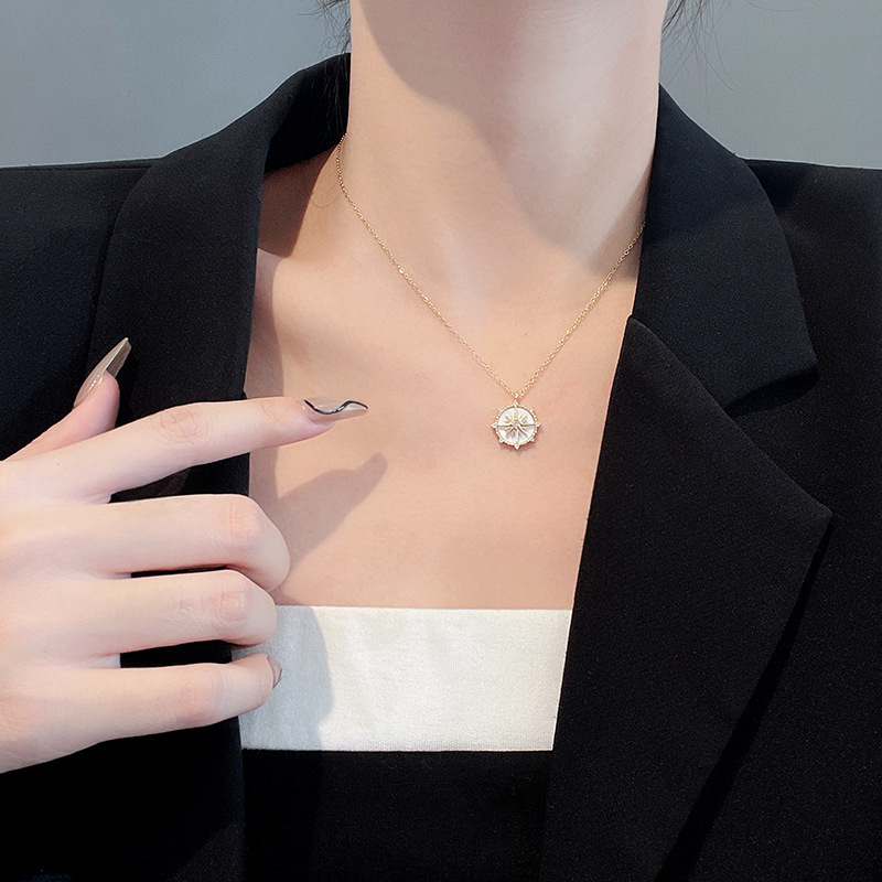 Korean style fashion full diamond four-leaf clover necklace for women, fashionable and luxurious clavicle chain, popular online design, versatile jewelry wholesale. - Image 4