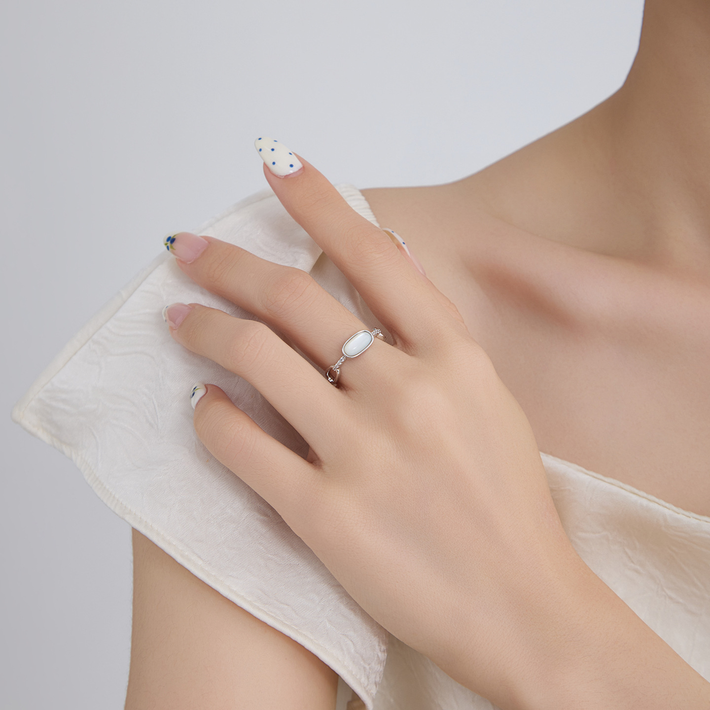 Xuping Geometric Oval Glass Cat's Eye Open Ring, Fashionable Copper Alloy Simple Ins Style Hollow Out Ring for Women - Image 2