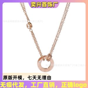 Popular Karl Lagerfeld small round necklace, 18K rose gold plated with the letter LOVE, a unique and high-end choker that won't fade.