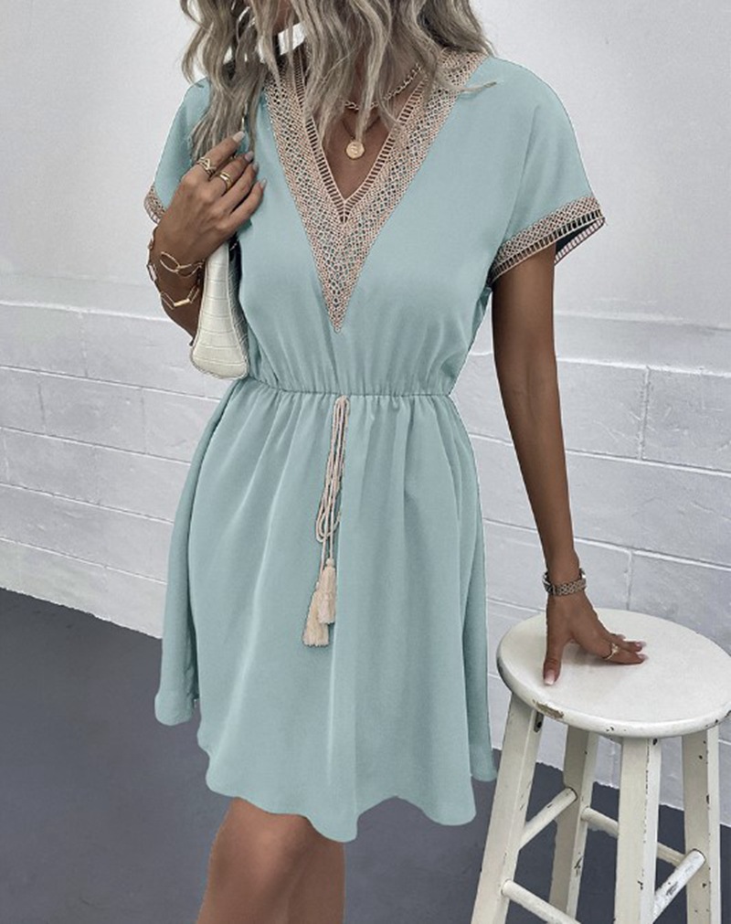 Amazon 2023 European and American cross-border foreign trade spring and summer solid color short-sleeved lace V-neck waist dress - Image 9