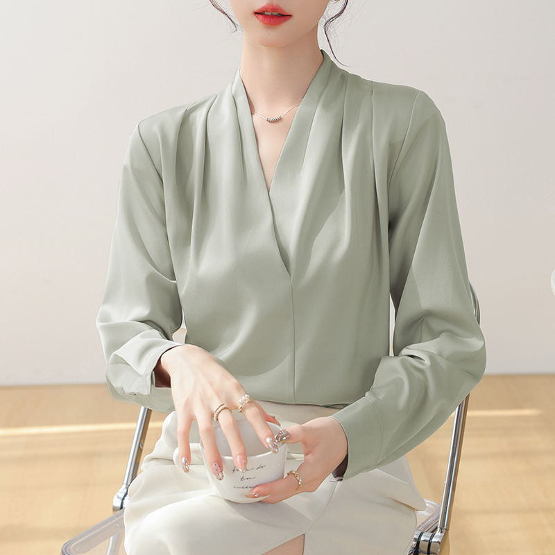 Real photos of 2025 Spring White Long-Sleeved Women's Shirt, French-Style Retro Silk Top, Professional Satin Shirt - Image 5