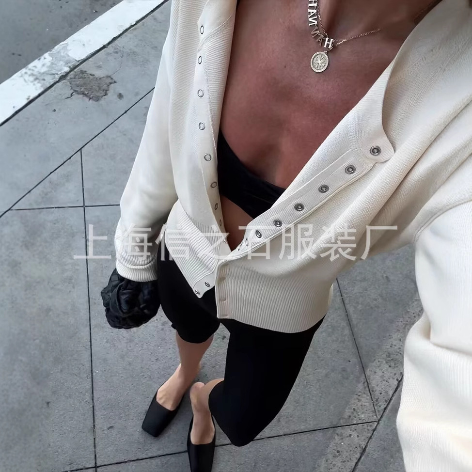 European and American high waist women's round neck single breasted knitted sweater female niche design short top with thin sweater trend - Image 3