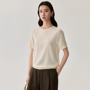 New summer arrival: Plain color round neck minimalist silk T-shirt, casual basic short-sleeved top for women.