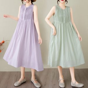 Fashionable and artistic solid color cotton and linen dress for women, new summer 2025 style, round neck, sleeveless, pleated, elegant midi dress.