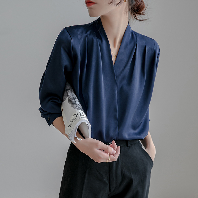 Real photos of 2025 Spring White Long-Sleeved Women's Shirt, French-Style Retro Silk Top, Professional Satin Shirt - Image 11