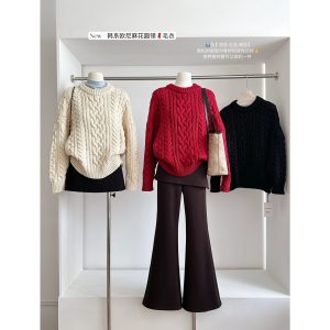 Loose-fitting retro design, thick and warm chunky knit cable knit crew neck pullover long-sleeved sweater