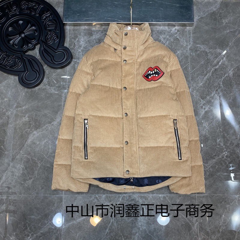 Chrome Hearts, a European and American fashion brand, offers a new winter style for men and women with a stand-up collar and corduroy down jacket.