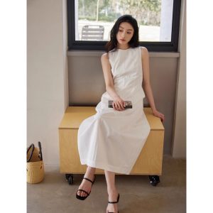GINNKEE French-style sleeveless white dress for women, summer patchwork, fitted waist, black vest dress, tulip-shaped long skirt.