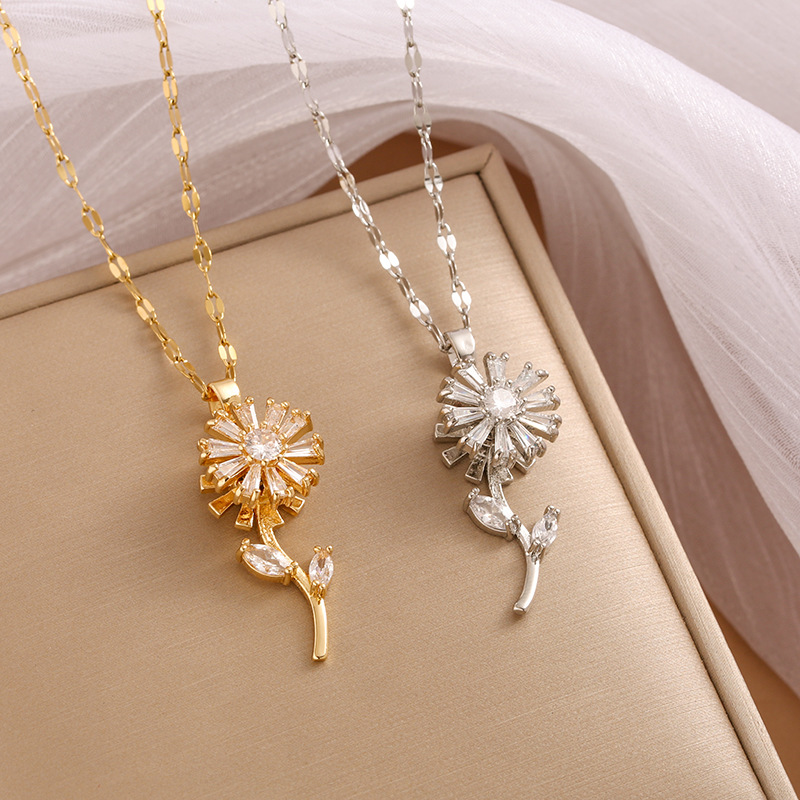 Sunflower Rotatable Necklace, Fashionable and Niche Design, High-End Trendy Clavicle Chain, Factory Direct Sales, Instagram Style - Image 3