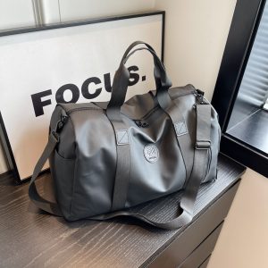 Large capacity sports and fitness bag with a high-end feel, simple and stylish solid color design, perfect for travel.