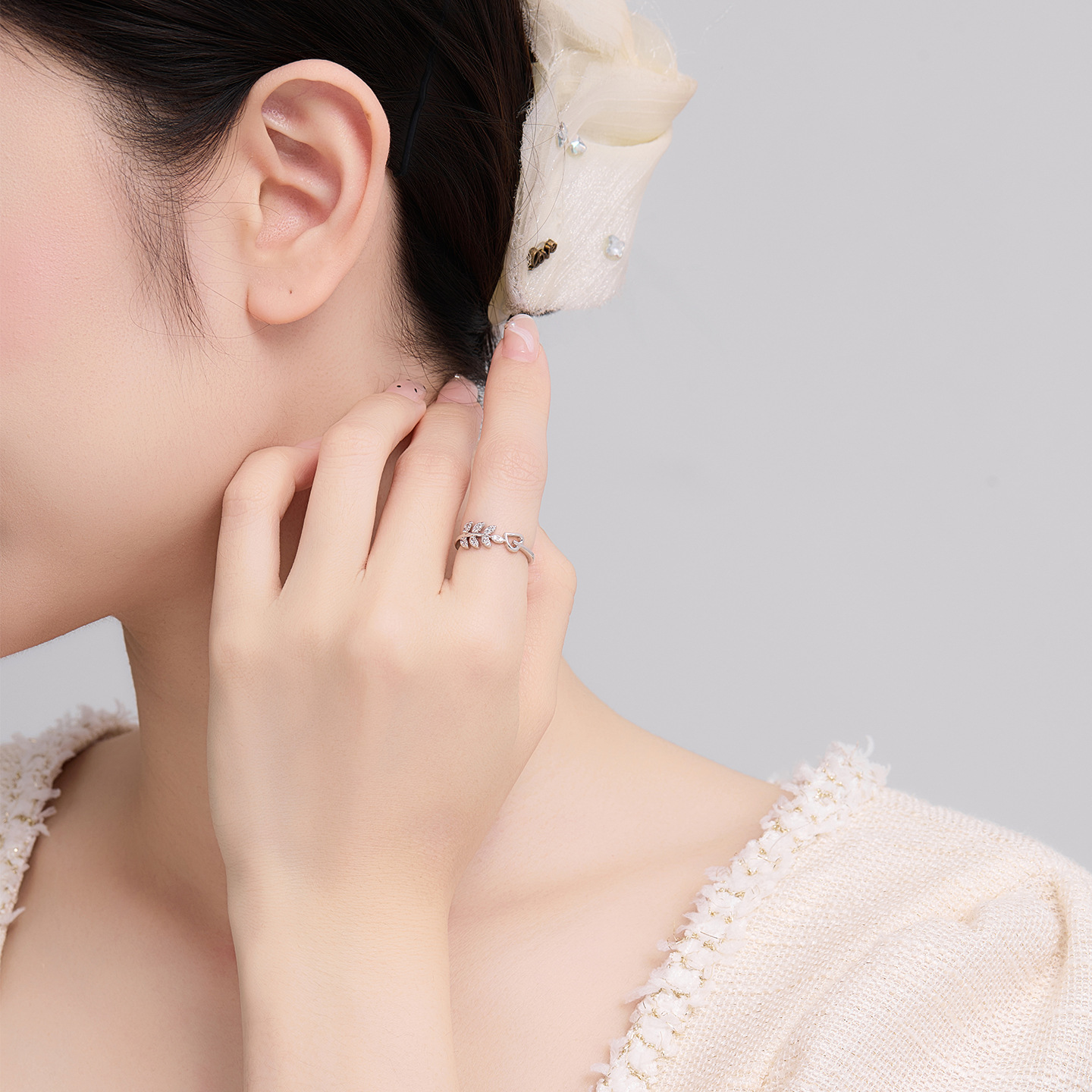Xuping minimalist Japanese and Korean style heart and wheat ear ring, niche design, easy to match, light luxury temperament women's jewelry. - Image 3