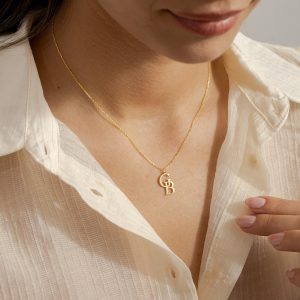 Amazon's new cross-border e-commerce 26-letter necklace, zircon-encrusted necklace, women's design, unique and charming birthday gift.