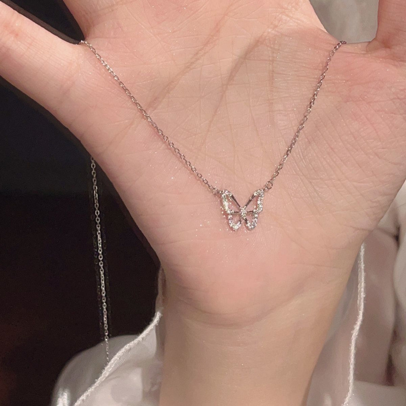 Superbly sparkling diamond butterfly necklace for women, a sophisticated and elegant clavicle chain, sweet and dazzling, fashionable and stylish choker. - Image 4