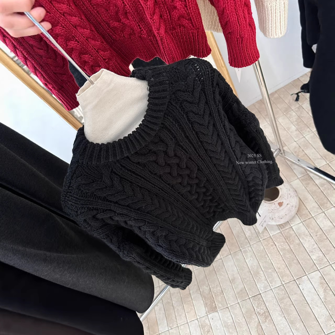 Loose-fitting retro design, thick and warm chunky knit cable knit crew neck pullover long-sleeved sweater - Image 2