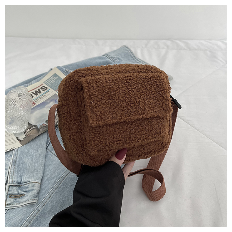 Cute solid color autumn and winter furry one-shoulder armpit small square bag new trendy fashion foreign style plush women's bag - Image 5