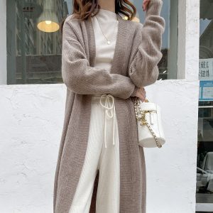 Relaxed style long plus size V-neck knitted cardigan, new autumn/winter 2025 style, loose fit, solid color, elegant women's sweater coat.