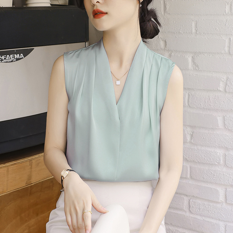 Real photos of 2025 Spring White Long-Sleeved Women's Shirt, French-Style Retro Silk Top, Professional Satin Shirt - Image 9