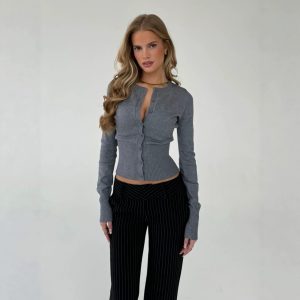 Cross-border knitted long-sleeved cardigan, European and American style, 2025 autumn and winter new slim-fit knitted base layer sweater cardigan for women.
