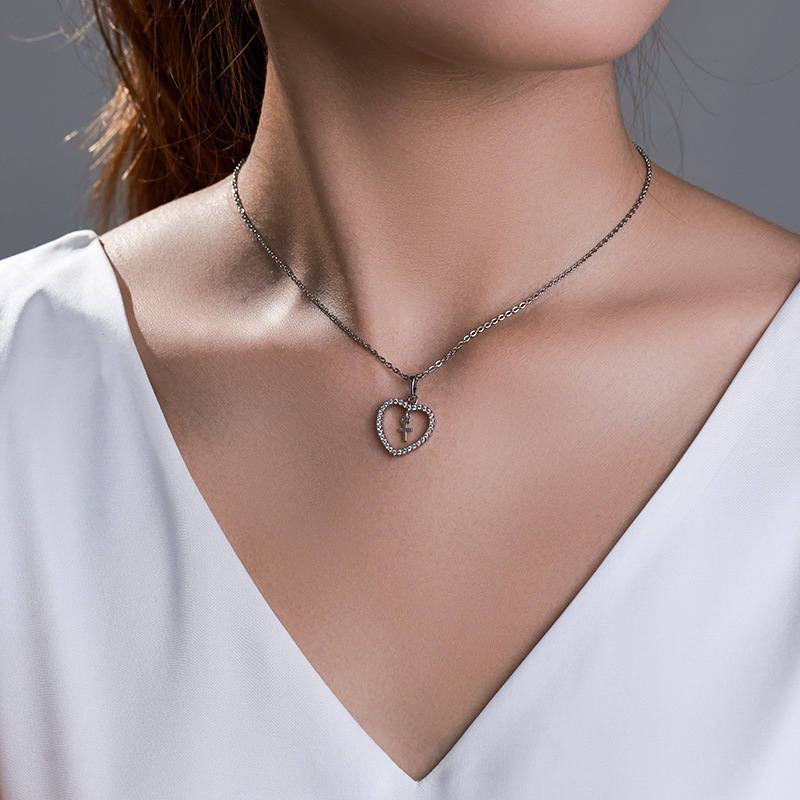 Xuping's new fashionable alloy electroplated white artificial gemstone niche design exquisite and versatile heart-shaped necklace pendant - Image 5