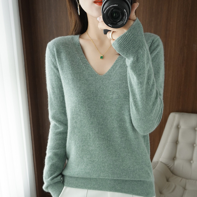 Douyin hot style sweater autumn and winter new V-neck sweater women Korean version loose fashion knitted bottoming shirt with large quantity and favorable - Image 11