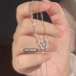 Superbly sparkling diamond butterfly necklace for women, a sophisticated and elegant clavicle chain, sweet and dazzling, fashionable and stylish choker.