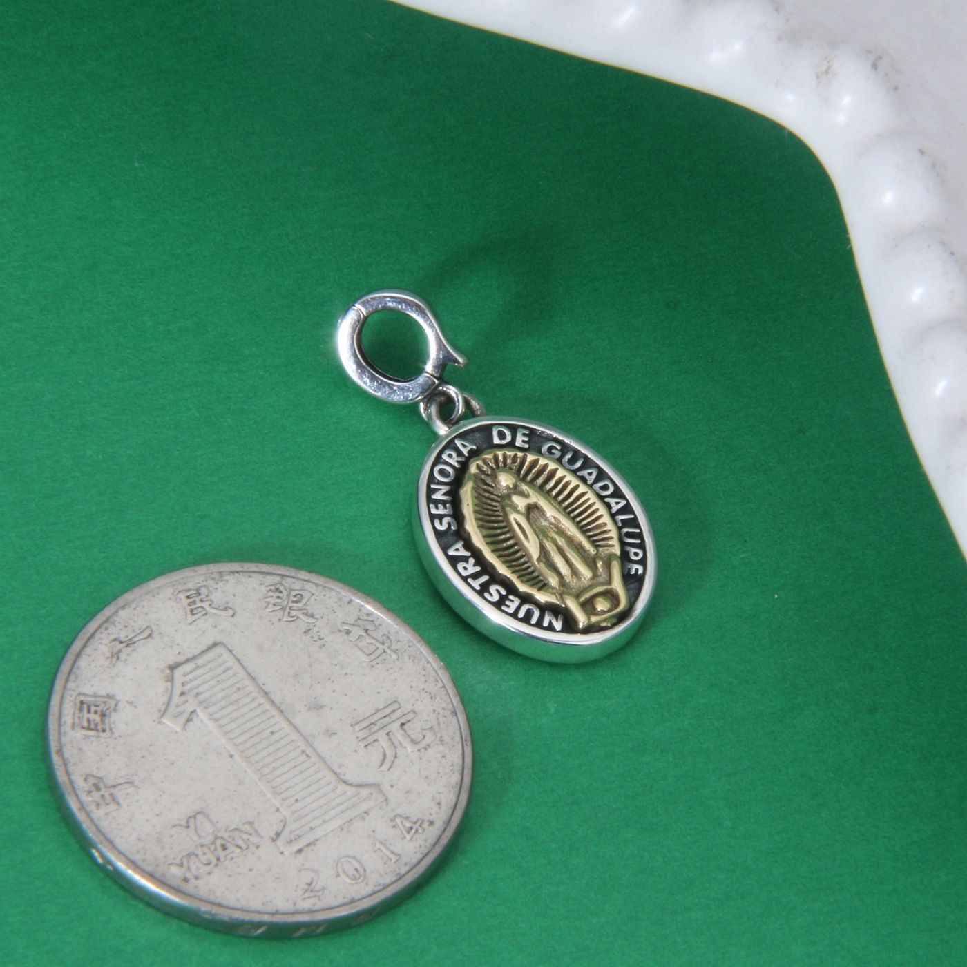 Wholesale S925 Sterling Silver Virgin Mary Cross Round Pendant, European and American Niche Heavy Craftsmanship, Versatile, Trendy, and Unique Accessories - Image 3