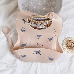 New Instagram-worthy baby bib, waterproof silicone bib for infants and toddlers, a must-have for feeding!