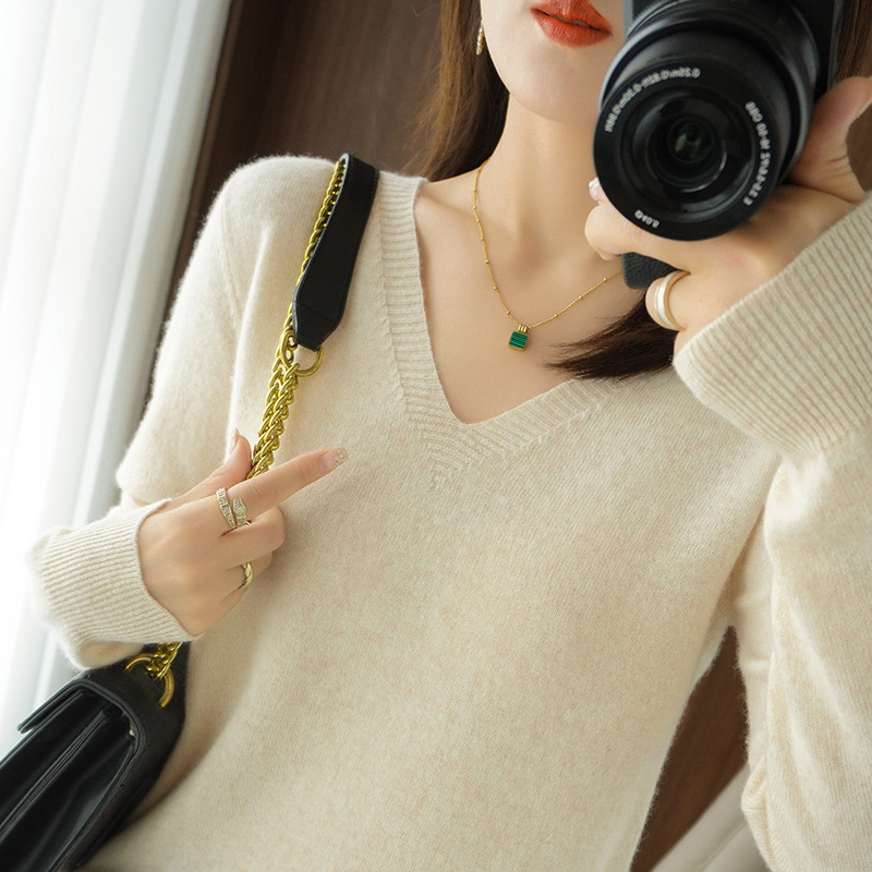 Douyin hot style sweater autumn and winter new V-neck sweater women Korean version loose fashion knitted bottoming shirt with large quantity and favorable - Image 9