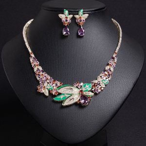 New fashion and luxurious jewelry set, featuring a necklace and earrings with a unique three-dimensional floral design.