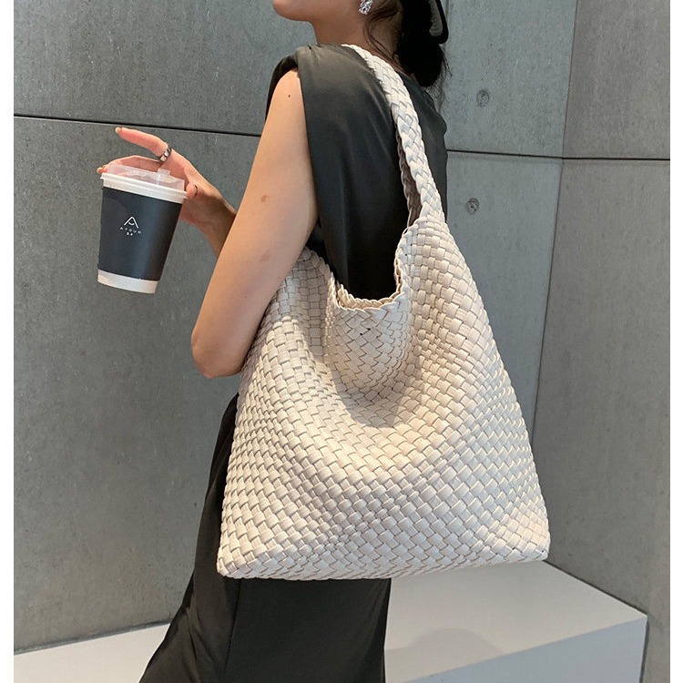2024 new high-end hand-woven bag large-capacity shoulder tote bag underarm bag bucket bag mother-and-child bag trend - Image 2