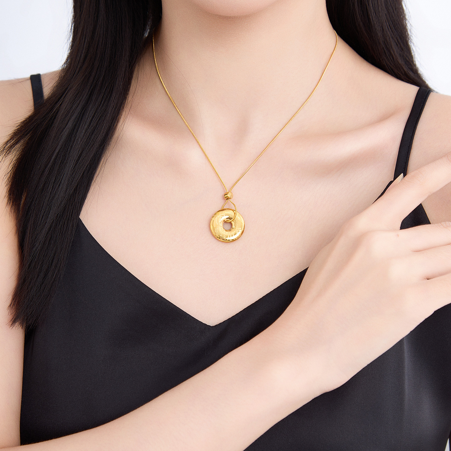 Xuping New Chinese Style Imitation Gold Geometric Round Necklace Retro Style Stainless Steel 24k Color Fashion Safety Buckle Necklace - Image 2