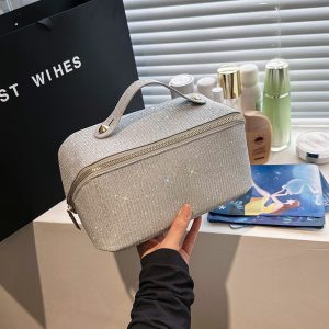 Spot cosmetic bag new portable large capacity net red zipper partition female multifunctional texture PU wash bag hand-held