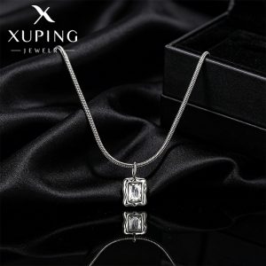 Xuping minimalist and cool-style stainless steel necklace, fashionable geometric square clavicle chain necklace wholesale.